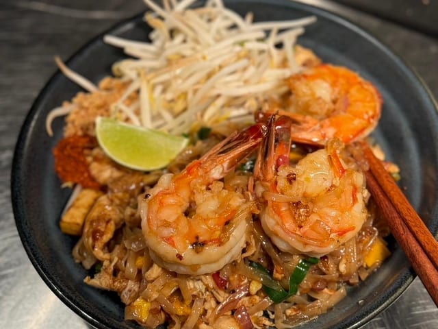 Pad Thai Duo.